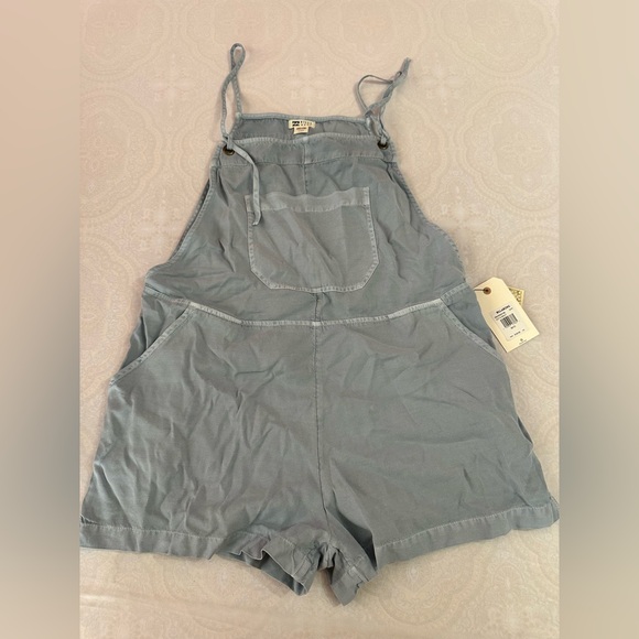 Billabong Womens Out N About Short Overall size Medium Chambray NWT - Picture 2 of 2